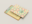 Speisekarte des Café Gringel mit Pastell-Punktmuster auf Klemmbrett Büro Olpp – Designstudio Leipzig